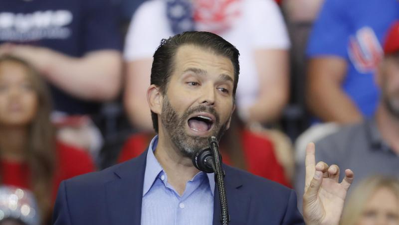 Donald Trump Jr. hat den mutmaßlichen Namen des anonymen Whistleblowers in der Ukraine-Affäre auf Twitter weiterverbreitet. Donald Trump Jr. hat den mutmaßlichen Namen des anonymen Whistleblowers in der Ukraine-Affäre auf Twitter weiterverbreitet.