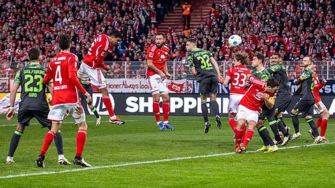 Danilho Doekhi (3.v.l) traf für Union Berlin zum 1:0.