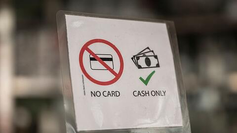 Mancherorts kann man nur mit Bargeld bezahlen. (Symbolbild)