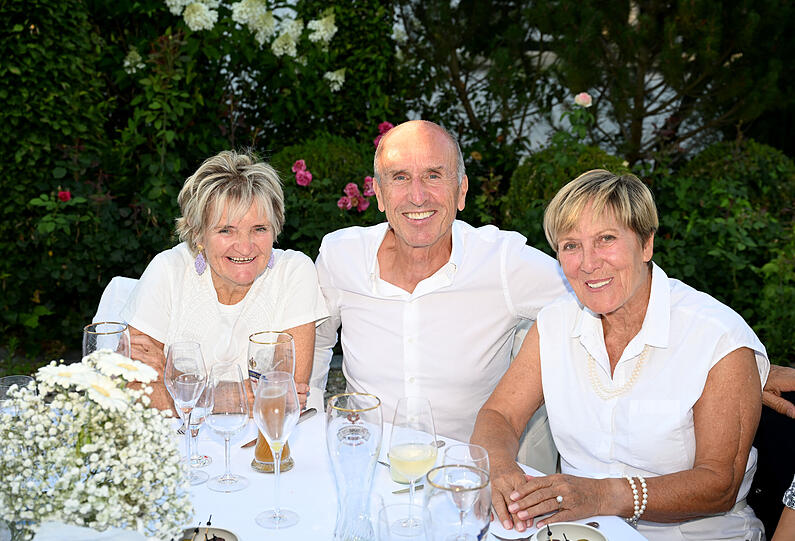 Ernst Otto "Burschi" Münch mit Frau Traudl und Evi Mittermaier (r.). Ernst Otto "Burschi" Münch mit Frau Traudl und Evi Mittermaier (r.).