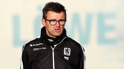 Tüftelt noch an der Taktik gegen die Würzburger Kickers: Löwen-Trainer Michael Köllner.