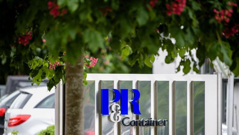 Das Logo der Containerinvestmentfirma P&R Container Vertriebs und Verwaltungs-GmbH. Foto: Matthias Balk/Archivbild Das Logo der Containerinvestmentfirma P&R Container Vertriebs und Verwaltungs-GmbH. Foto: Matthias Balk/Archivbild
