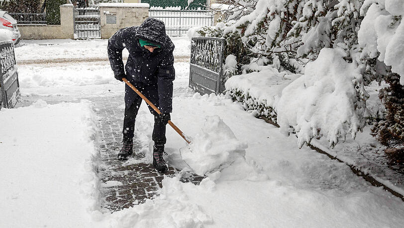 Wenn es schneit, dann muss geschippt werden. Doch wer ist dafür eigentlich verantwortlich?