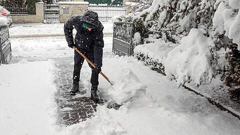 Wenn es schneit, dann muss geschippt werden. Doch wer ist dafür eigentlich verantwortlich?