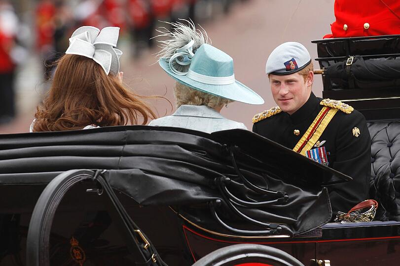 "Trooping the Colour": Mit der traditionellen Parade wurde der 86. Geburtstag der Queen offiziell begangen. Die AZ zeigt die besten Bilder.