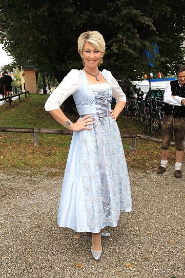 Promis präsentieren ihre Trachten auf der Wiesn 2012