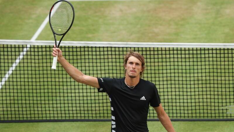 Hat sich mit geschwollenem Knie ins Viertelfinale gekämpft: Alexander Zverev. Hat sich mit geschwollenem Knie ins Viertelfinale gekämpft: Alexander Zverev.