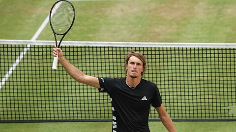 Hat sich mit geschwollenem Knie ins Viertelfinale gekämpft: Alexander Zverev.