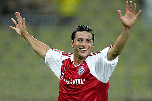 71 Treffer. Im Oktober 2010 löste Pizarro im Bremer Trikot Giovane Elber als erfolgreichsten ausländischen Bundesligatorschützen ab. Bei den Bayern rangiert er auf Platz zwölf.