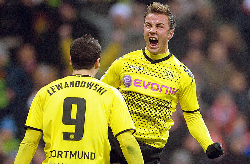 19. November 2011, Bundesliga: FC Bayern - Dortmund 0:1

Als "Hort der Glückseligkeit" preist Präsident Hoeneß seinen FCB auf der Jahreshauptversammlung. Am Tag darauf schlägt Dortmund zu. In einem Duell auf Augenhöhe ist Jungstar Mario Götze der Matchwinner gegen den FCB, der zuvor in fünf Heimspielen 23 Tore erzielt hatte.