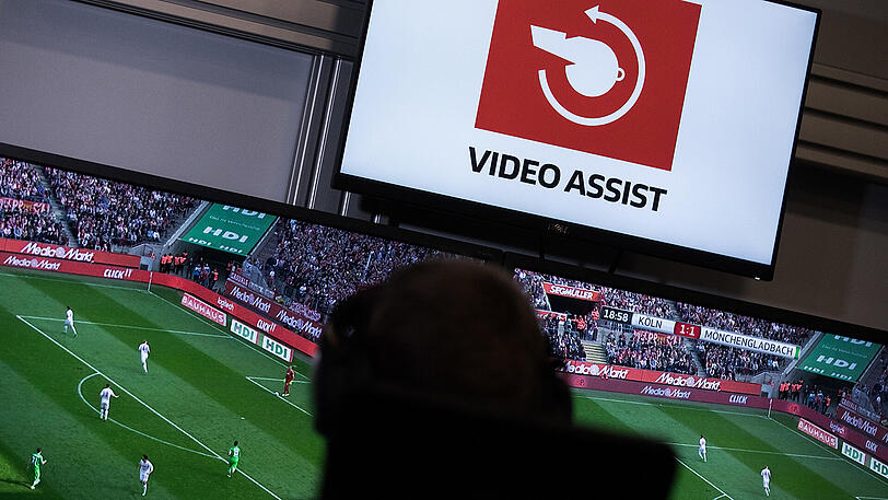 Nach den vorherigen Problemen beim Supercup zwischen Meister Bayern München und Pokalsieger Borussia Dortmund Anfang des Monats kündigte die DFL für Anfang der Woche ein Gespräch mit der Geschäftsführung des Dienstleiters Hawkeye in Frankfurt an.