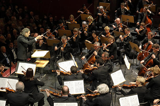 Vladimir Jurowski dirigiert die "Alpensinfonie" von Richard Strauss. Vladimir Jurowski dirigiert die "Alpensinfonie" von Richard Strauss.