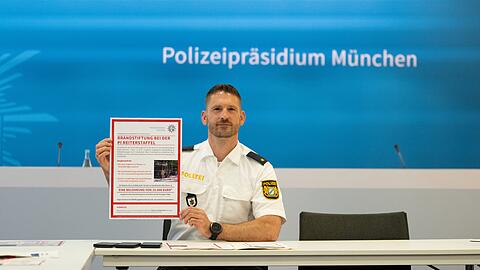Fahndungsplakate und eine "Postwurfaktion" sollen bei der Suche nach den Tätern helfen.