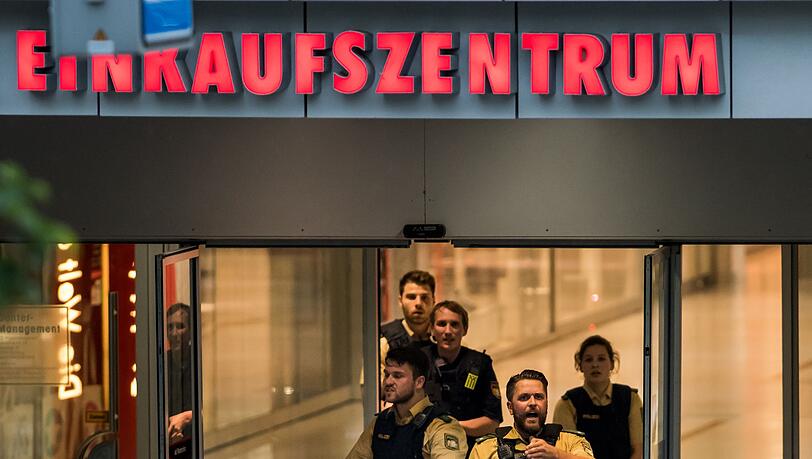 Am 22. Juli 2016 wurde das Olympia Einkaufszentrum in München zum Schauplatz eines Anschlags, der weltweit für Schlagzeilen sorgte. Am 22. Juli 2016 wurde das Olympia Einkaufszentrum in München zum Schauplatz eines Anschlags, der weltweit für Schlagzeilen sorgte.