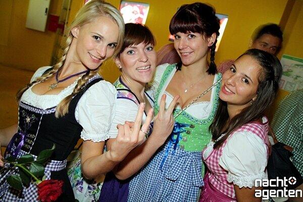 Der Wiesnmarathon am Freitag im neuraum: 16 Tage Wiesn, 16 Tage Party ist das Motto: 
Mehr Bilder gibt's auf www.nachtagenten.de