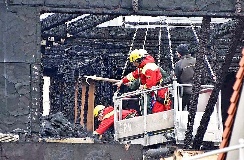 Am frühen Donnerstagmorgen kam es zu einem Brand auf einer Baustelle in der Von-Kahr-Straße. Der Rohbau eines Mehrfamilienhauses wurde komplett zerstört.