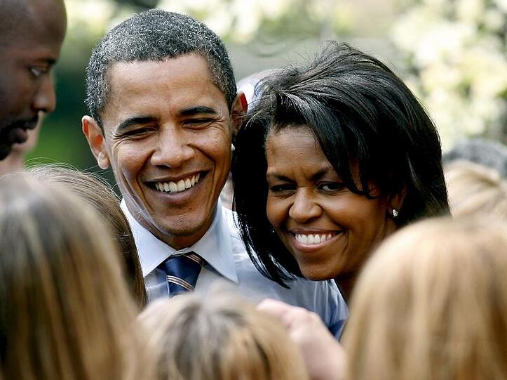Der demokratische Präsidentschaftskandidat Barack Obama und seine Frau Michelle posieren während einer Wahlkampfveranstaltung in Blue Bell für ein Foto (Archivfoto).