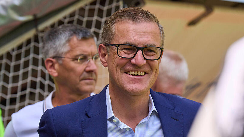 Mit Ruhe, klaren Prinzipien und viel Respekt holen sich Jan-Christian Dreesen und der FC Bayern ein Transferziel nach dem anderen.