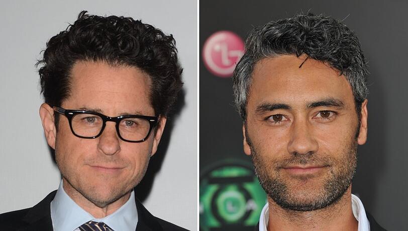 Gehören zu den Unterzeichnern des Briefes: Die Star-Regisseure J. J. Abrams (l.) und Taika Waititi Gehören zu den Unterzeichnern des Briefes: Die Star-Regisseure J. J. Abrams (l.) und Taika Waititi