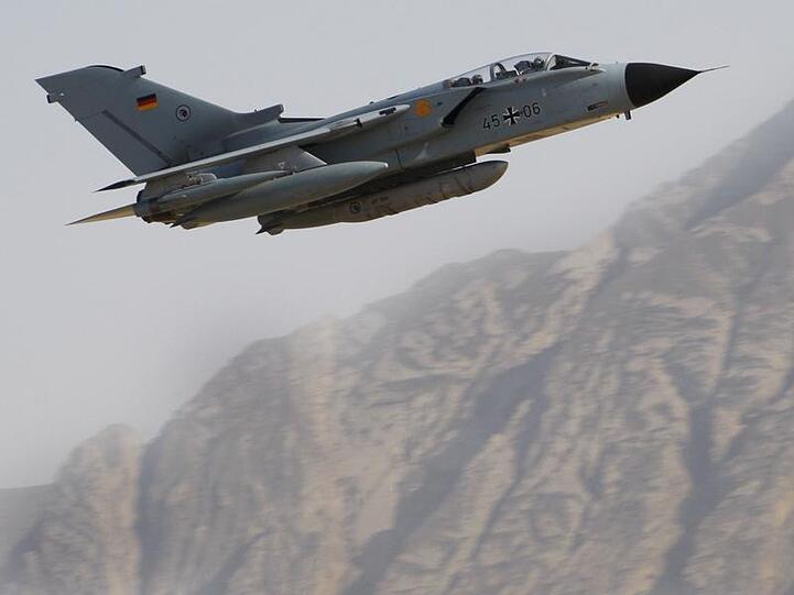 Ein Tornado der Bundeswehr kehrt von einem Aufklärungsflug zurück.