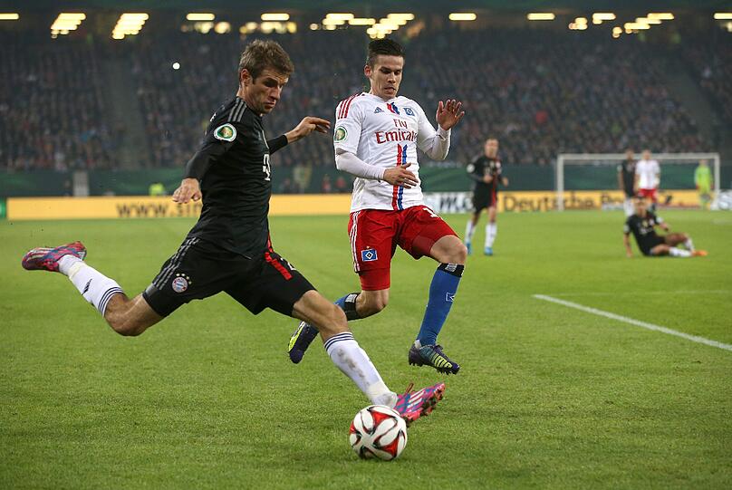 Thomas Müller - NOTE 2 - Forcierte Westermanns Aussetzer, als er nachsetzte. Bereitete das 1:0 mustergültig vor. Ständiger Unruheherd in der Hamburger Defensive, war überall zu finden.