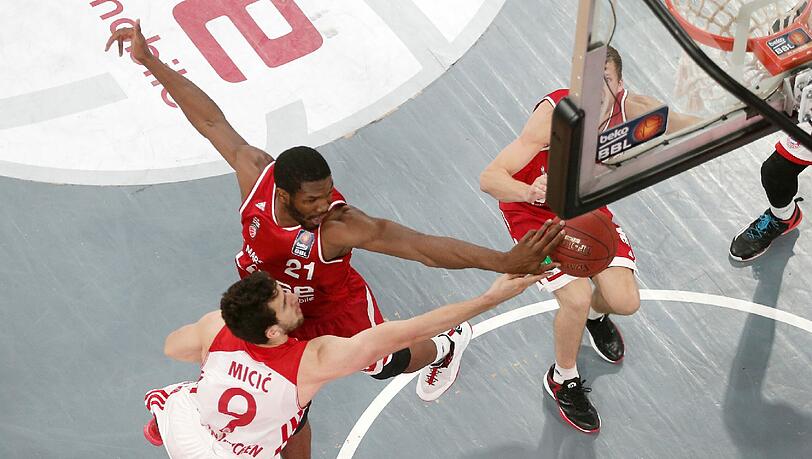 Bamberg erspielt sich in Spiel drei den Matchball und führt jetzt in der Finalserie mit 2:1. Bamberg erspielt sich in Spiel drei den Matchball und führt jetzt in der Finalserie mit 2:1.