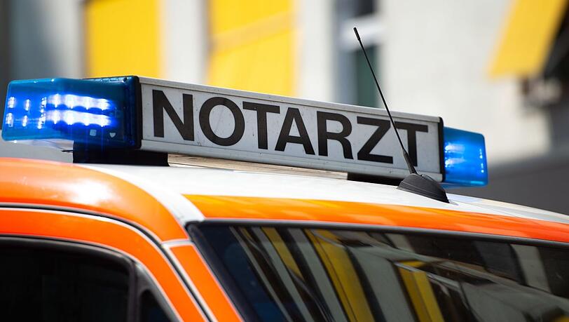 Bei einem Verkehrsunfall in Obermenzing wird ein Motorradfahrer bei einem Zusammenstoß mit einem Lkw schwer verletzt (Symbolfoto). Bei einem Verkehrsunfall in Obermenzing wird ein Motorradfahrer bei einem Zusammenstoß mit einem Lkw schwer verletzt (Symbolfoto).