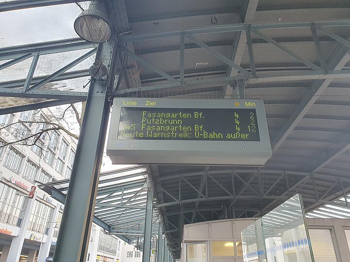 Streik-Hinweis bei den Bussen am Ostbahnhof.