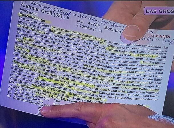 Kandidaten-Infos und Kuli-Notizen. Günther Jauch zeigte seinen "Wer wird Millionär?"-Spickzettel