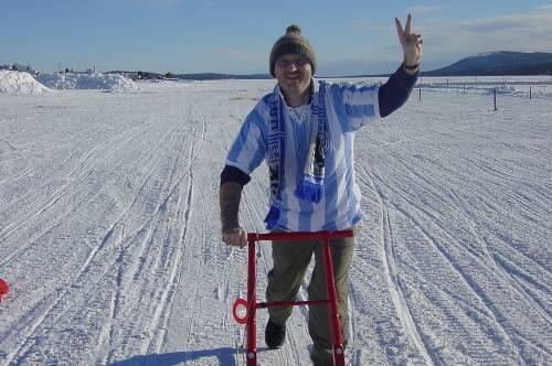 Das Löwen-Trikot ist immer dabei - und sei es beim Urlaub nördlich des Polarkreises: 1860-Fan Herbert Hagen.