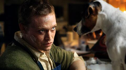 Doug Munrow (Caleb Landry Jones) vertraut nur noch seinen vielen Hunden.