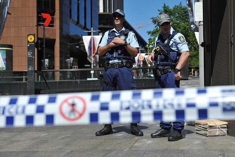 Eine Geisel von Sydney starb durch einen Querschläger aus einer Polizeiwaffe.