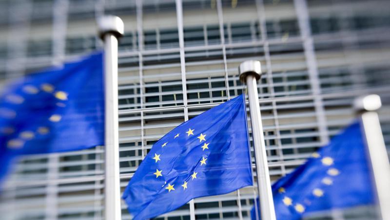 Nach dem Willen der EU-Kommission soll der Euro weltweit eine führende Rolle übernehmen. Nach dem Willen der EU-Kommission soll der Euro weltweit eine führende Rolle übernehmen.
