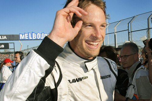Jenson Button freut sich nach dem Qualifying in Melbourne