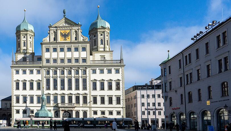 In Augsburg fühlen sich die Menschen offenbar besonders wohl. (Archivbild) In Augsburg fühlen sich die Menschen offenbar besonders wohl. (Archivbild)