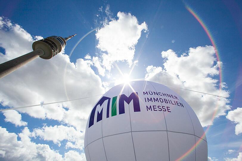 An diesem Wochenende ist das Ziel klar: Der Weg führt zur Münchner Immobilien Messe MIM.