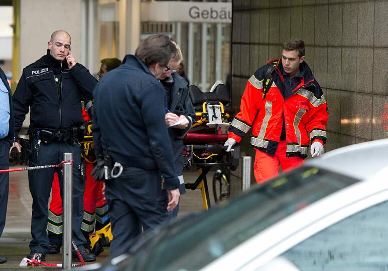Schüsse in Frankfurt: Bei einem Gerichtstermin ist ein Mann getötet worden. Die Bilder...