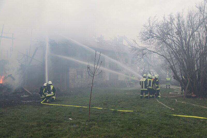 Warum der Bauernhof in Hagenberg in Flammen aufging, ist bisher nicht bekannt.