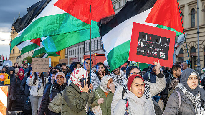 Teilnehmer bei der Pro-Palästina-Demo in München am Samstag.