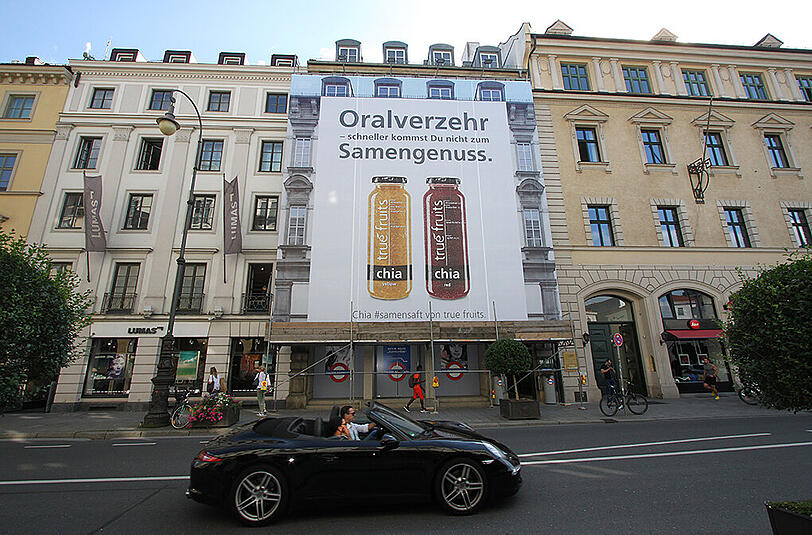 An der Briennerstraße ist der Slogan für die nächsten zehn Tage zu sehen.