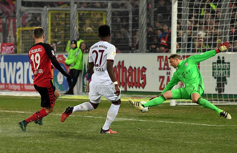 MANUEL NEUER NOTE 3:
Konnte nichts ausrichten gegen Haberers Schuss zum 0:1. Bei sonstigen Flachschüssen und Flanken war der Welttorhüter im Abo jedoch souverän zur Stelle.