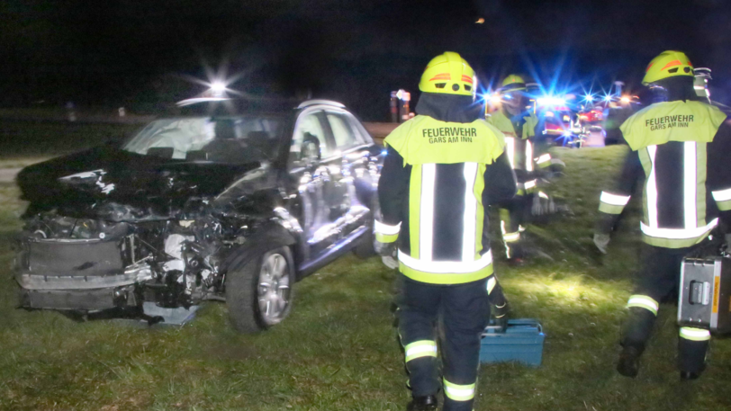 Zu dem Unfall wurden der Rettungsdienst aus Haag sowie die Feuerwehren aus Lengmoos und Gars am Inn gerufen. Den Gesamtschaden schätzt die Polizei auf knapp 35.000 Euro.