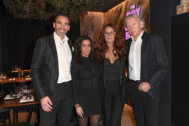 Daniela und Michael Wilhelmer mit Schlagerstar Andrea Berg und ihrem Ehemann Ulrich Ferber. Der Gastronom bewirtet regelmäßig prominente Gäste. Daniela und Michael Wilhelmer mit Schlagerstar Andrea Berg und ihrem Ehemann Ulrich Ferber. Der Gastronom bewirtet regelmäßig prominente Gäste.