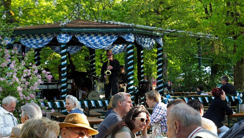 Jazz ist Trumpf: In der Waldwirtschaft am Isarhochufer in Großhesselohe wird man auch musikalisch schnell in Stimmung gebracht. Jazz ist Trumpf: In der Waldwirtschaft am Isarhochufer in Großhesselohe wird man auch musikalisch schnell in Stimmung gebracht.