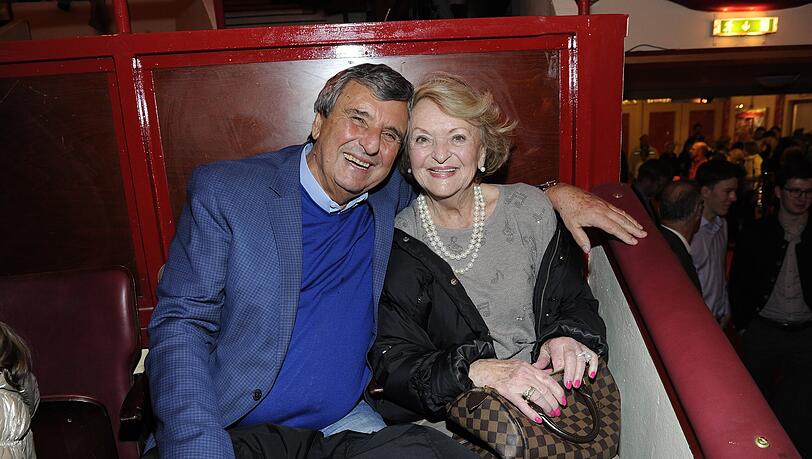 Peter Pongratz mit seiner geliebten Mutter Irma bei der Weihnachtspremiere 2018 im Circus Krone