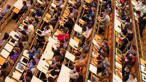 Studenten im Audimax der Technischen Universität München (TUM). Ob sie alle eine Wohnung gefunden haben? (Archivbild)