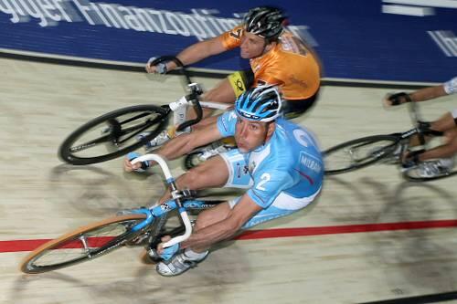 Erik Zabel (vorne) bläst 2008 zum letzten Mal bei den Münchner Sixdays zum Angriff.