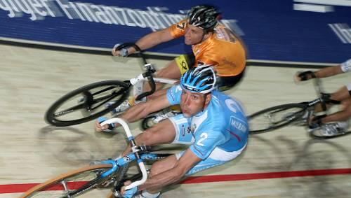 Erik Zabel (vorne) bläst 2008 zum letzten Mal bei den Münchner Sixdays zum Angriff. Erik Zabel (vorne) bläst 2008 zum letzten Mal bei den Münchner Sixdays zum Angriff.