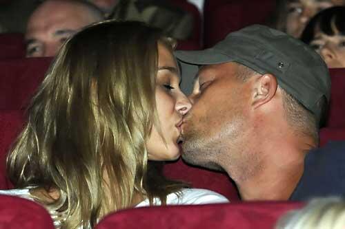 Kuscheln im Kino: Til Schweiger und seine Freundin Melanie Scholz.