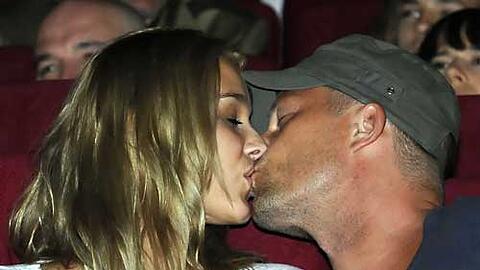 Kuscheln im Kino: Til Schweiger und seine Freundin Melanie Scholz.